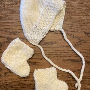 Hand knitted newborn hat and booties
